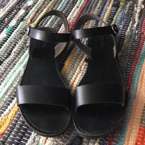 Black strap sandal *mint* 9.5
